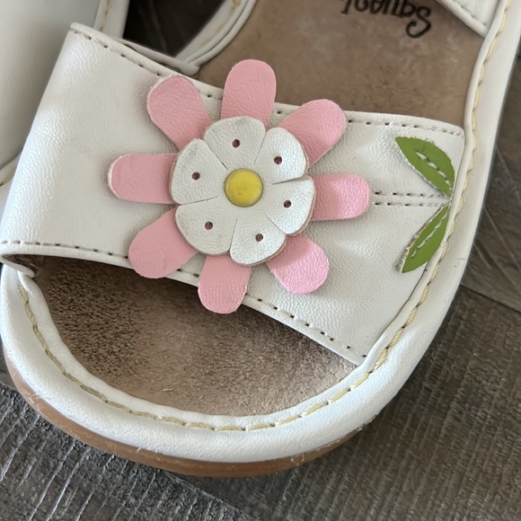 Squeak Me Sandals - Picture 9 of 15